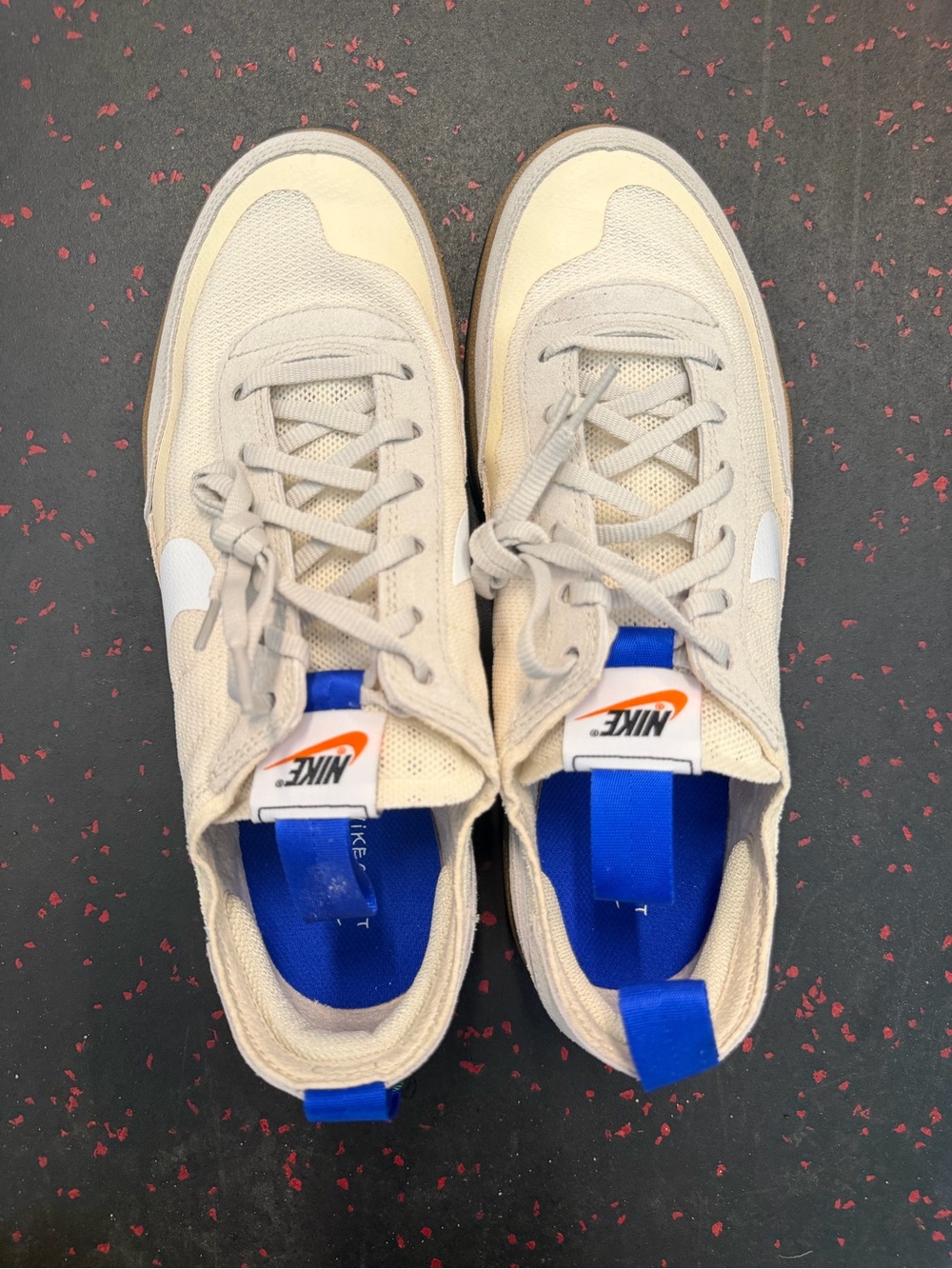 Nike Men’s Beige Sneakers with Blue and White Details